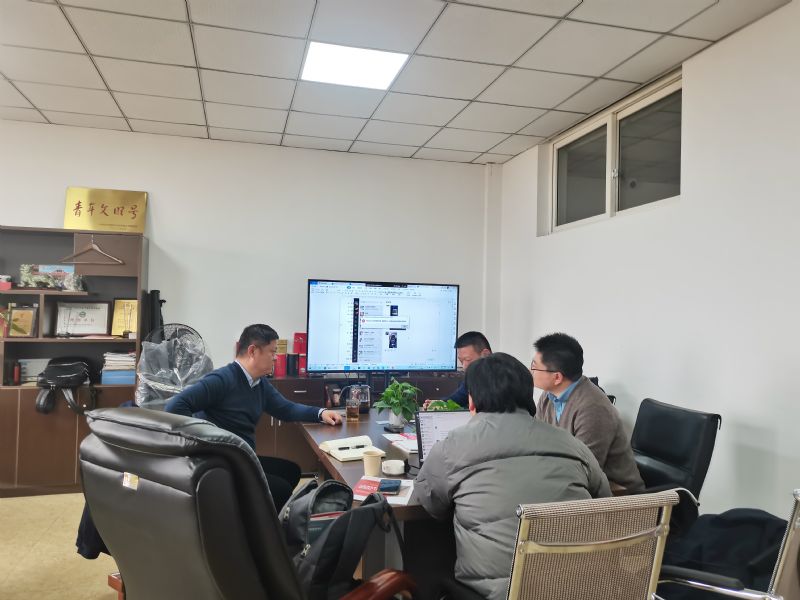 江蘇客戶一行來(lái)我中心參觀考察回轉(zhuǎn)爐